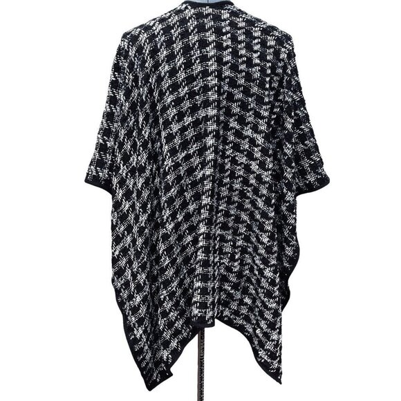 CHARMING CHARLIES Womens Sweater Poncho One Size Black White Metallic Shrug NEW‎ - Picture 10 of 11